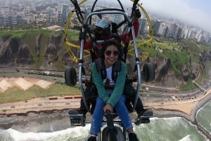 Lima: volo in parapendio sui distretti della Costa Verde