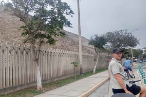 Lima: Pyramid Pucllana Miraflores, Barranco 18 km E-bike. Drikkevarer x 3