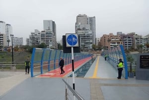 Lima: Pyramid Pucllana, Miraflores, Barranco 18 km E-bike. Drinks x 3