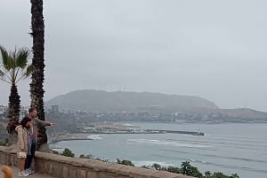 Lima: Pyramid Pucllana, Miraflores, Barranco 18 km E-bike. Drinks x 3