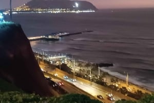 Lima: Pyramid Pucllana, Miraflores, Barranco 18 km E-bike. Drinks x 3