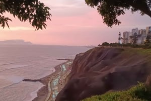 Lima: Pyramid Pucllana, Miraflores, Barranco 18 km E-bike. Drinks x 3