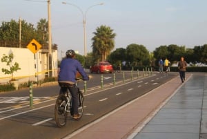 Lima: Sightseeing-fietstocht met proeverijen van eten en drinken