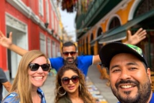 Lima: Sightseeing Bike Tour with Food and Drink Tastings