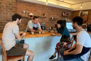 Lima: Sightseeing Bike Tour with Food and Drink Tastings