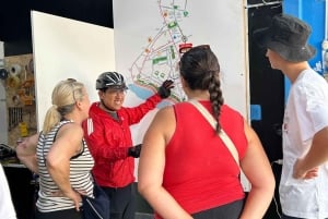 Lima: Sightseeing Bike Tour with Food and Drink Tastings