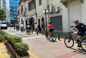 Lima: Sightseeing Bike Tour with Food and Drink Tastings