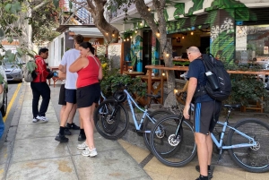 Lima: Sightseeing Bike Tour with Food and Drink Tastings