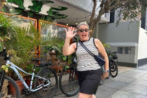 Lima: Sightseeing Bike Tour with Food and Drink Tastings