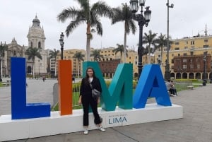 Lima: Water Magic Circuit, Downtown and Catacombs Night Tour