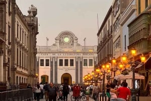 Lima's Historic Center: Night Tour + Pisco, Dinner, and Dessert