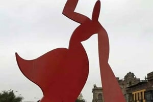 Lima's Historic Center: Night Tour + Pisco, Dinner, and Dessert