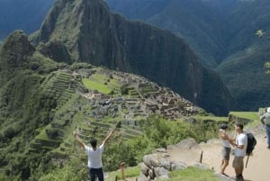 Machu Picchu Excursión de 2 días con tickets de entrada