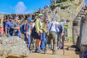 Machu Picchu: Entrada oficial y guía con autobús opcional