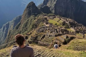 Excursión a Machupicchu en tren turístico en 2 días