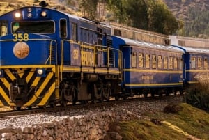 Excursión a Machupicchu en tren turístico en 2 días