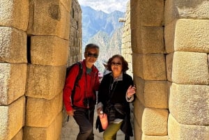 Excursión a Machupicchu en tren turístico en 2 días