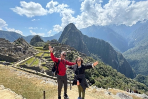 Excursión a Machupicchu en tren turístico en 2 días