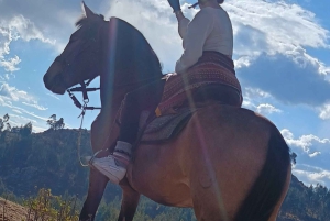 神秘的な馬乗り体験で、クスコをユニークな方法で探検しましょう。