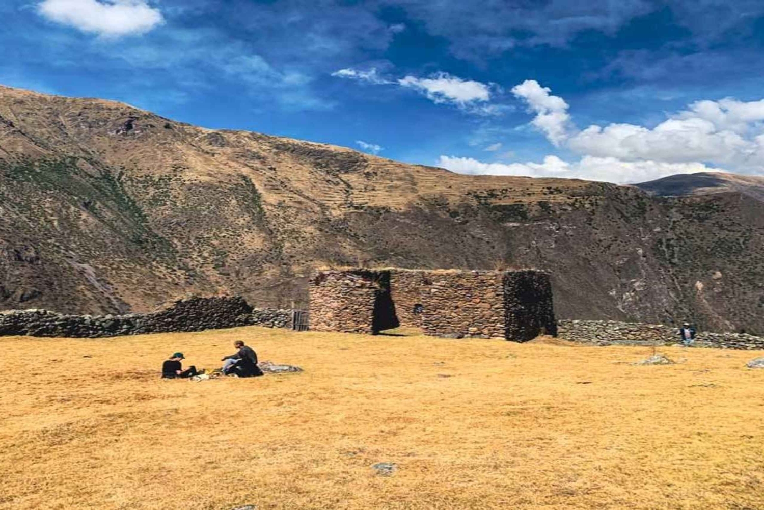 Ollantaytambo: Guided Pumamarka Hike & Local Experience