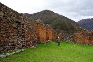 Ollantaytambo: Guided Pumamarka Hike & Local Experience
