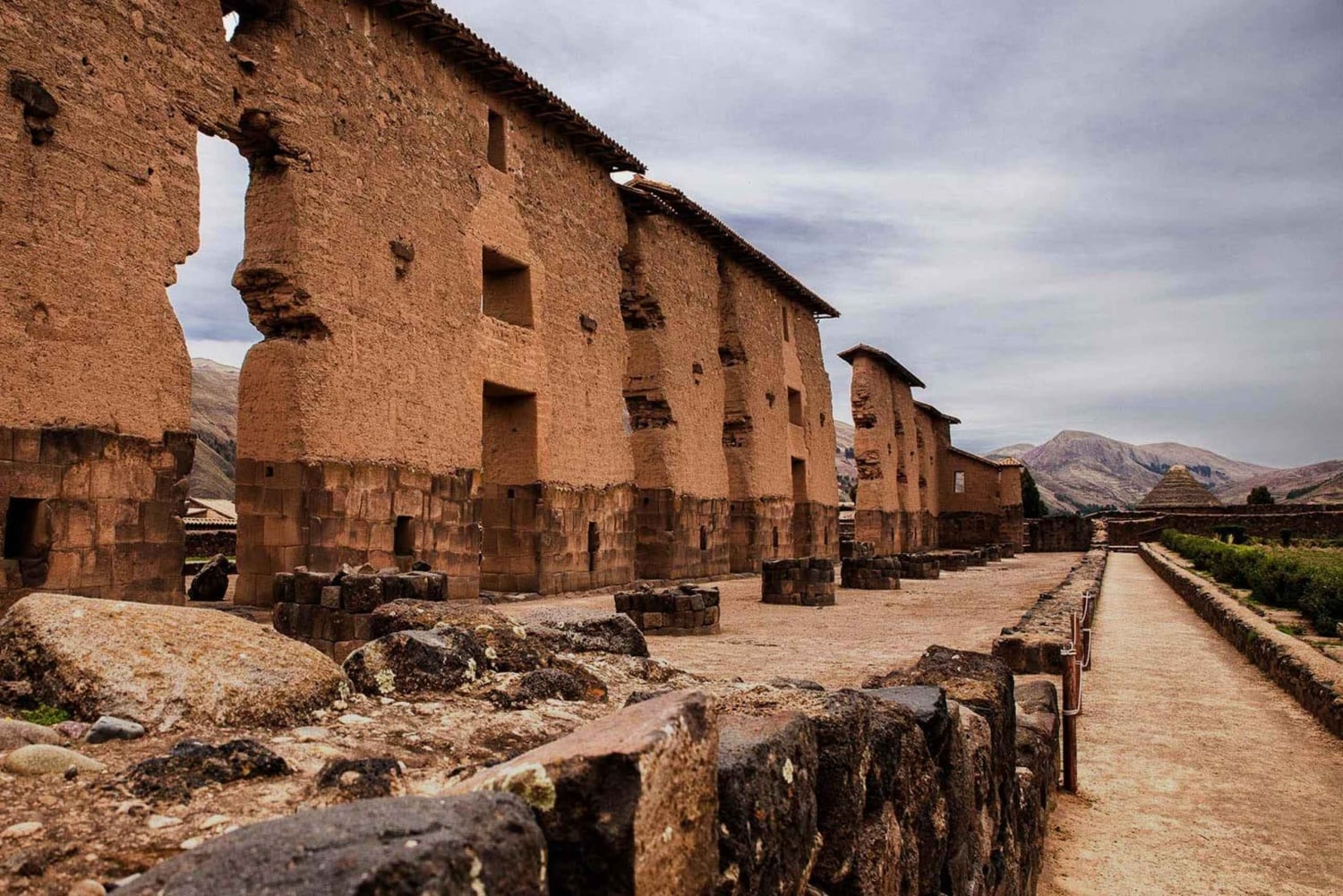 Pallay Punchu + Raqchi + Ponte Checacupe | excursão de dia inteiro
