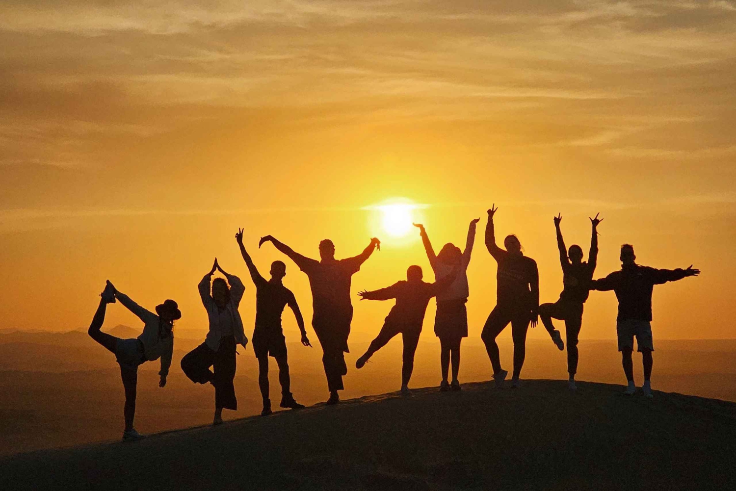 Paracas and Huacachina: Islands, Dune Buggy & Sunset Picnic