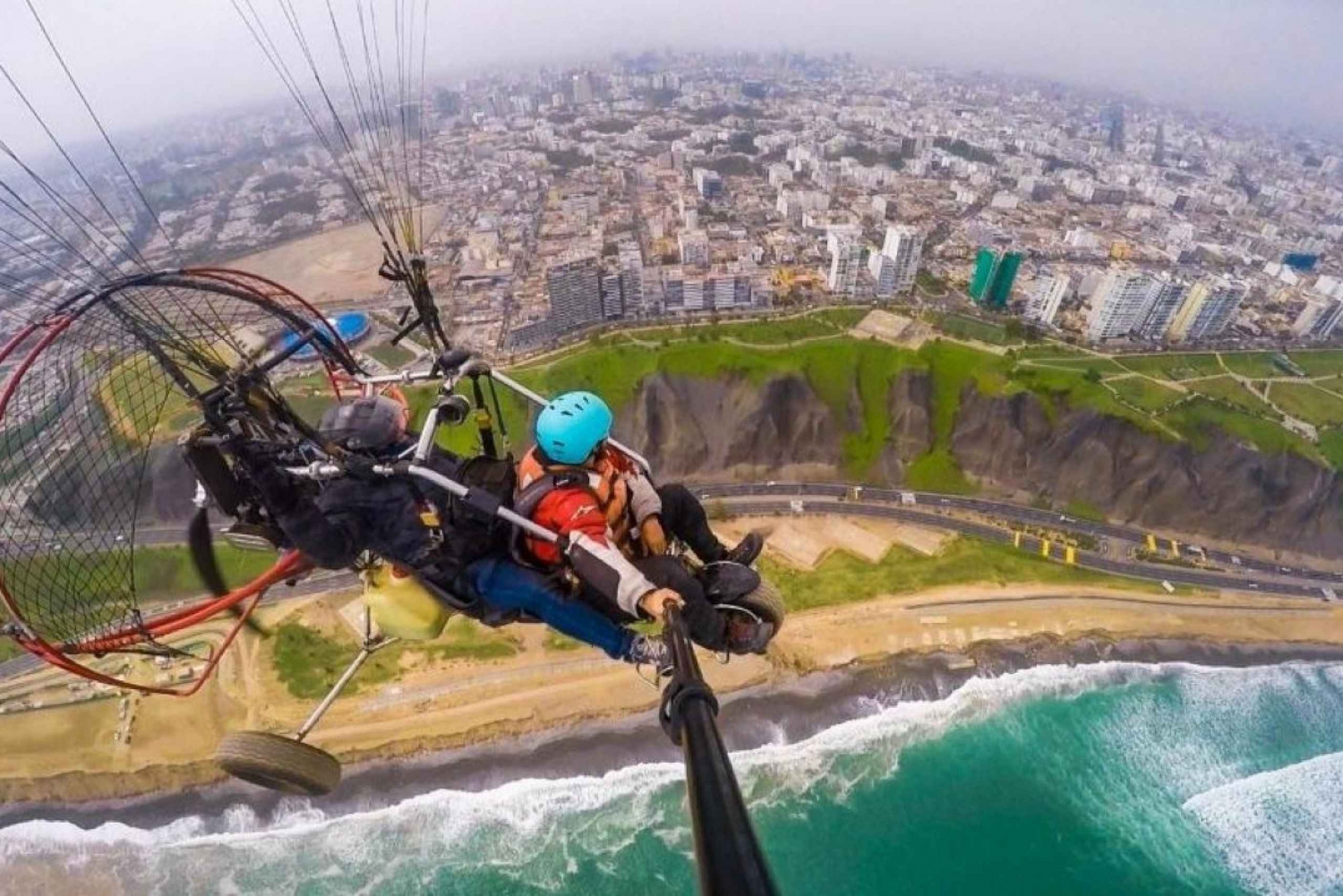 Paramotor flight over the south coast of Lima