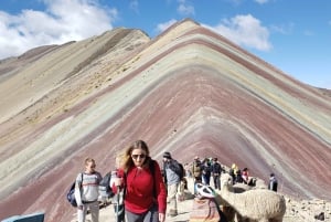 Peru: Tour zum Regenbogenberg und zum Aussichtspunkt im Roten Tal