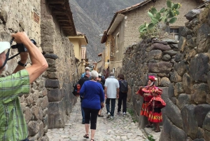 Privat transport: Ollantaytambo jernbanestasjon til Cusco