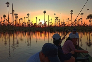 Puerto Maldonado: Lake Yacumama sunset and piranha fishing