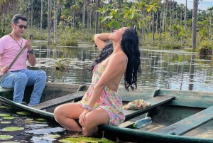 Puerto Maldonado: Lake Yacumama sunset and piranha fishing