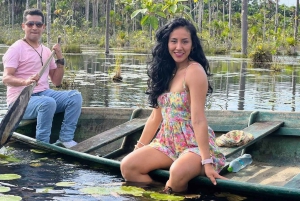 Puerto Maldonado: Lake Yacumama sunset and piranha fishing