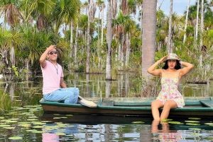 Puerto Maldonado: Lake Yacumama sunset and piranha fishing