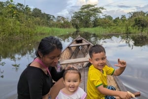 プエルト・ナリニョ：アマゾンジャングルと湖の3日間ツアー
