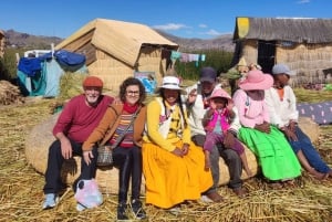 Puno: Tour 2dias en el Titicoca + Catamaran Exclusivo + alojamiento en Uros