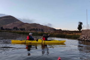 Puno: tour di 2 giorni in kayak alle isole Uros con soggiorno in famiglia ad Amantani