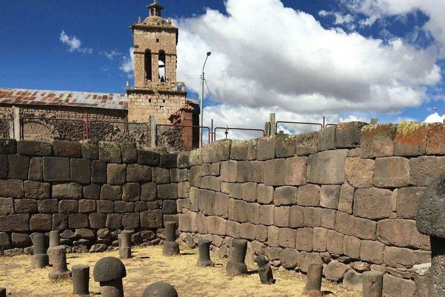 Puno: Dagstur til Chucuito, Aramu Muru og Juli