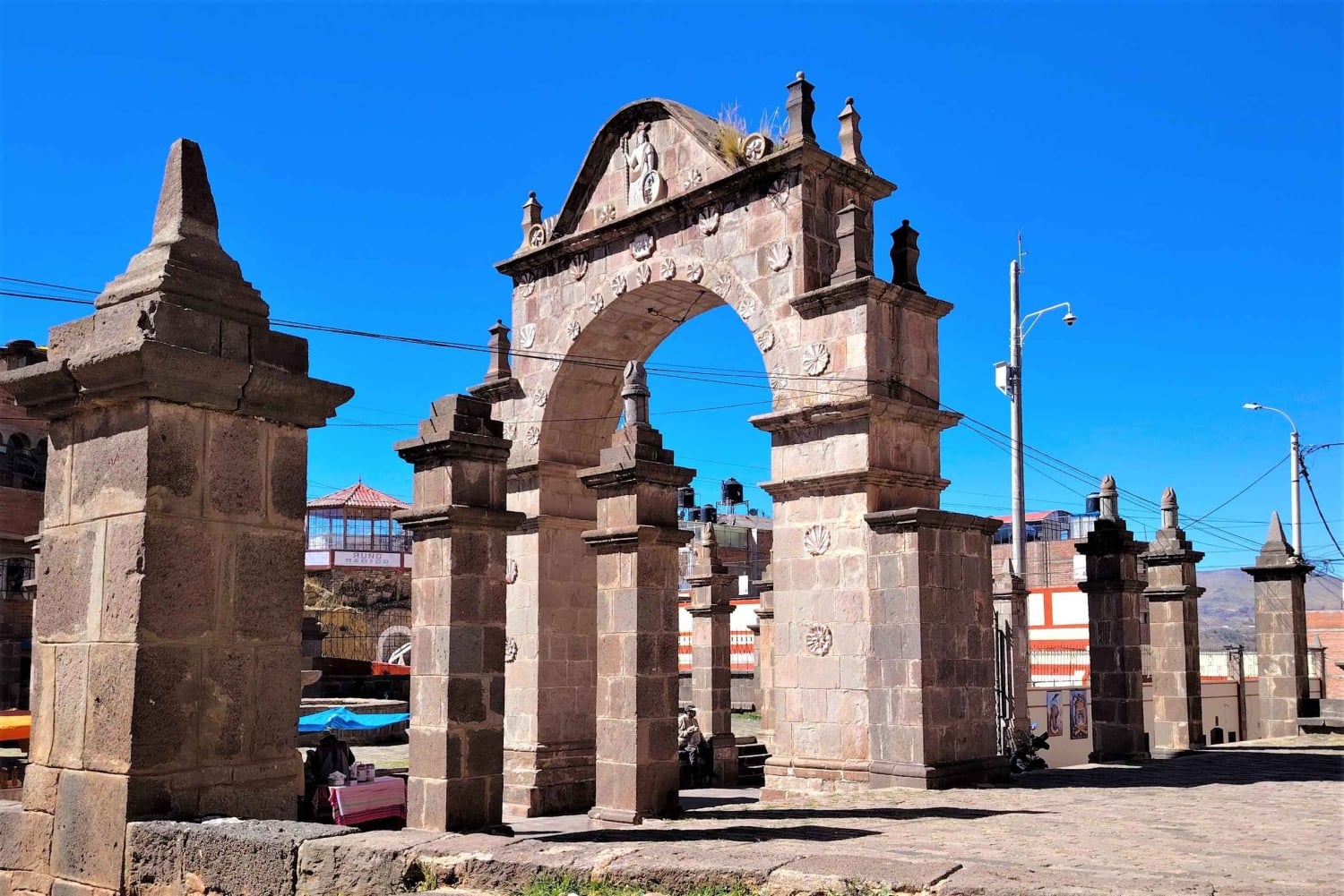 Puno: City Walking Tour with Folkloric Show