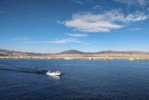 プーノ：ウロス族の浮島＋タキーレ島＋スペイン語/英語ガイド付きフルデイツアー