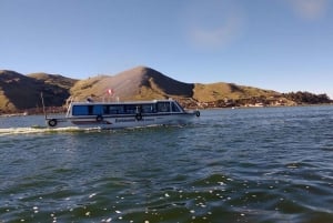 プーノ：ウロス族の浮島＋タキーレ島＋スペイン語/英語ガイド付きフルデイツアー
