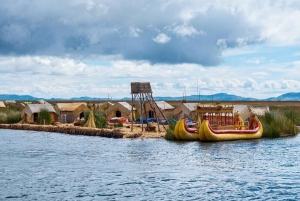 Puno: Heldag till flytande Uros-öarna och Amantani-ön