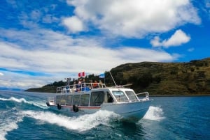 プノ：ウロスとアマンタニの終日ツアー（本格的な文化体験付き）