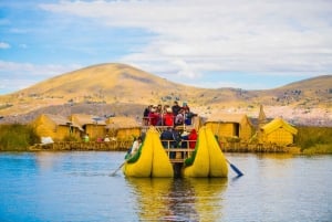 プノ：ウロスとアマンタニの終日ツアー（本格的な文化体験付き）
