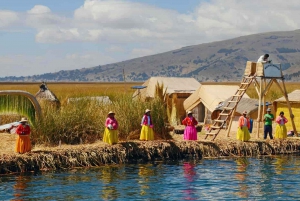 Puno : Visite d'une jounée au lac Titicaca avec déjeuner typique.