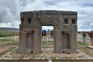 Puno: Dagsudflugt til La Paz og Tiwanaku med guide