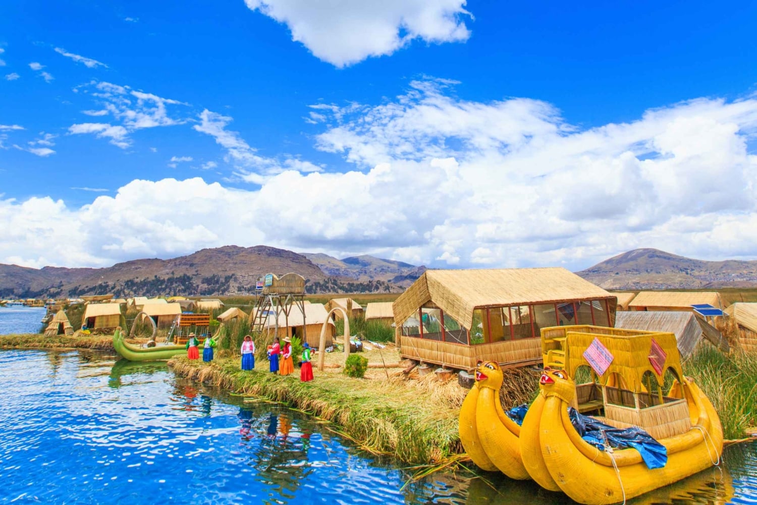 Puno: Lake Titicaca Tour with Uros Islands & Lunch