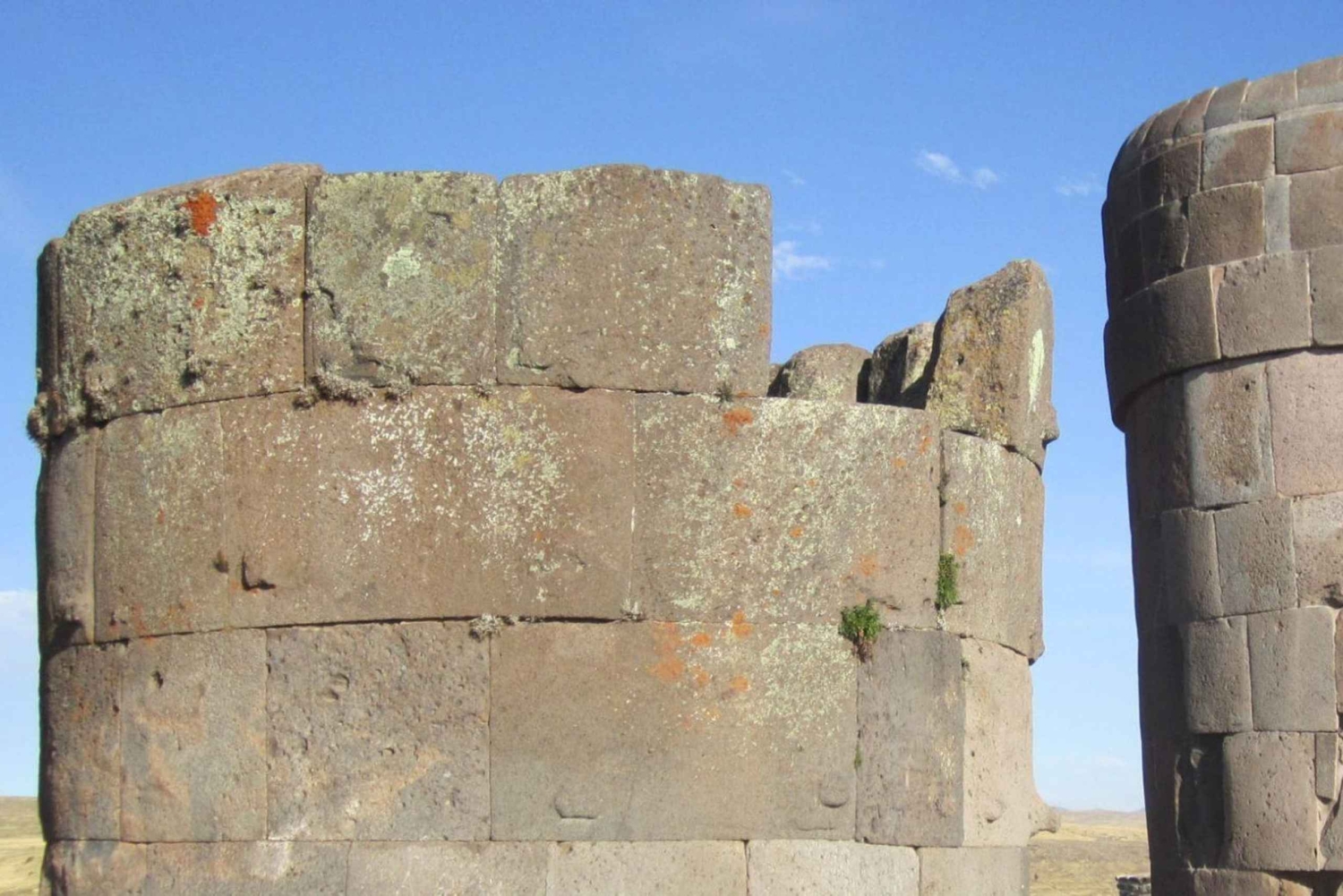 Puno: Sillustani, Pucara, and Tinajani Tour with Show