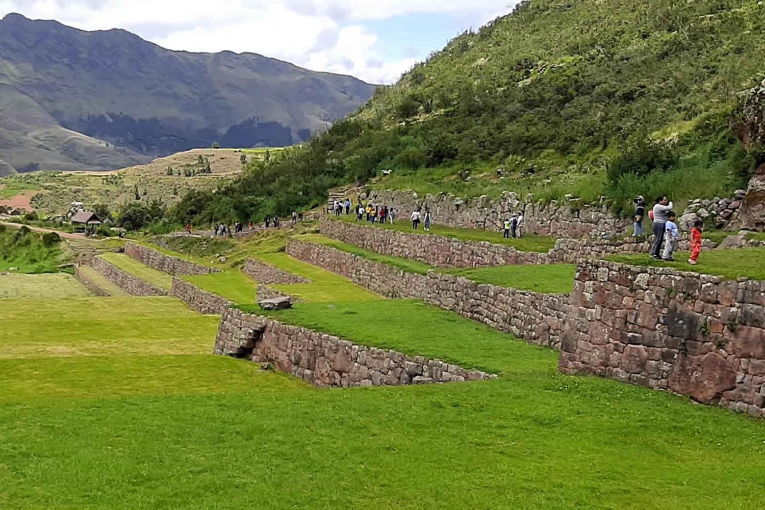 Puno: Tipón, Pikillacta, and Pisco Sour Tour