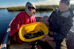 Puno: Tour of the Uros Floating Islands and Fishing Experience
